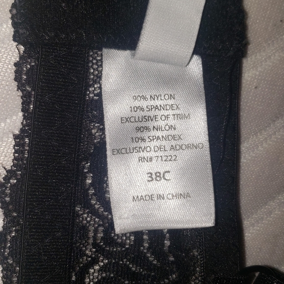 Jessica Simpson bra - Picture 4 of 4